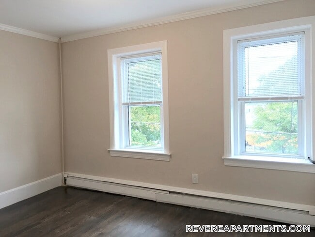 Building Photo - 286 Revere St