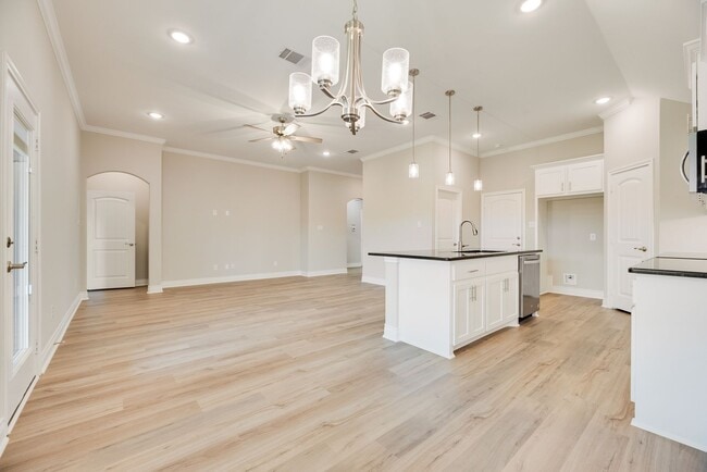 Building Photo - Contemporary Comfort Awaits in Greenville, TX