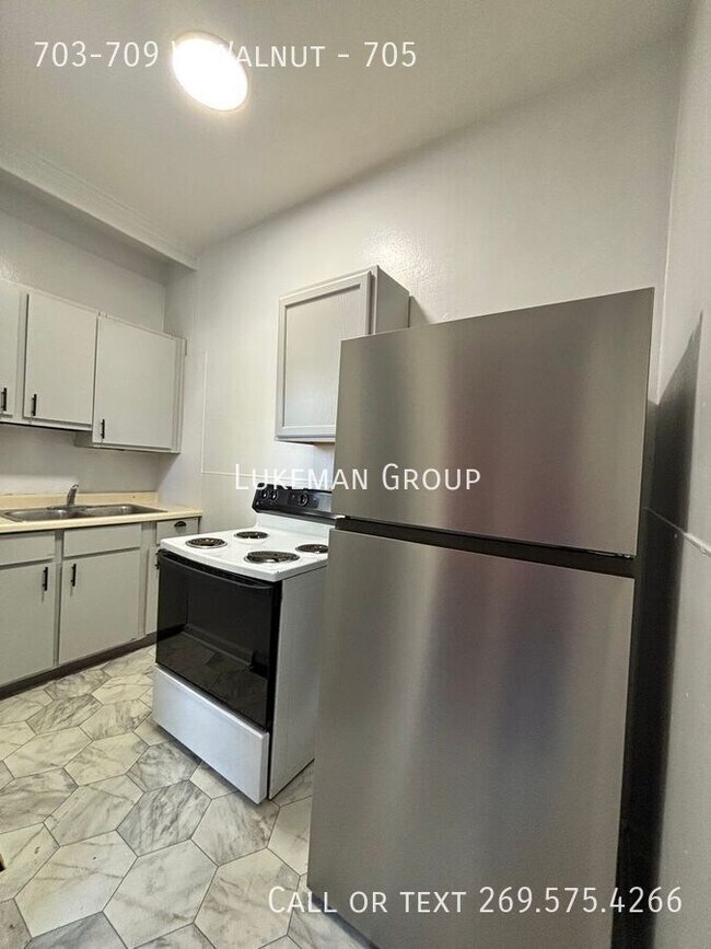 Foto del edificio - 703-709 W Walnut-705