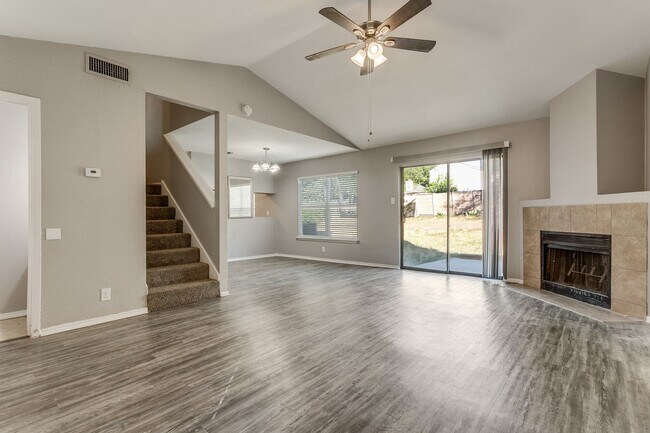 Foto del edificio - 4-BEDROOM ON CUL DE SAC IN SUNRISE