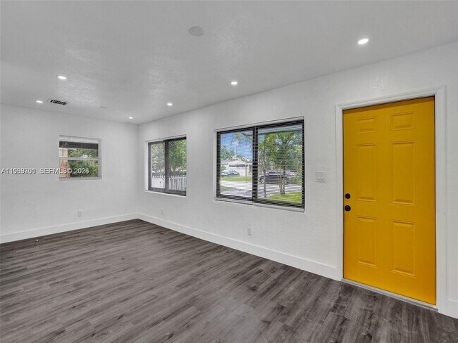Foto del edificio - 6420 SW 22nd Ct