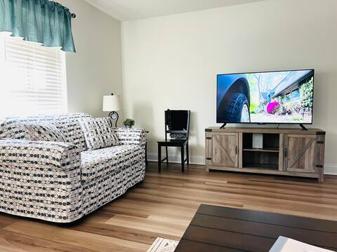 Building Photo - 264 S Church St