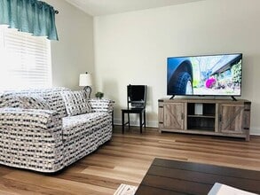 Building Photo - 264 S Church St