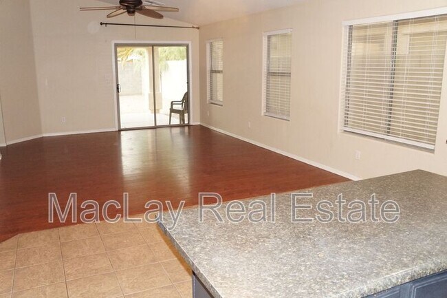 Foto del edificio - 45560 W Tulip Ln