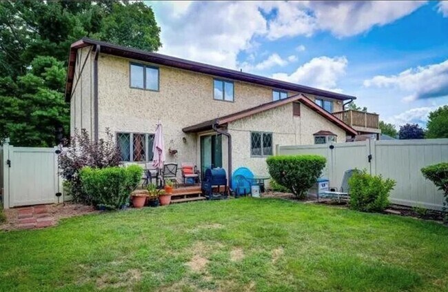 Foto del edificio - 307 Britanna Dr