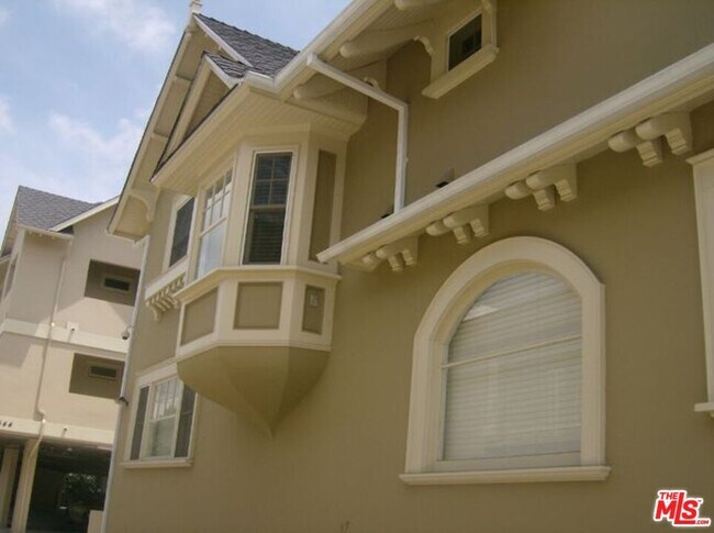 Foto del edificio - 2646 Ellendale Pl