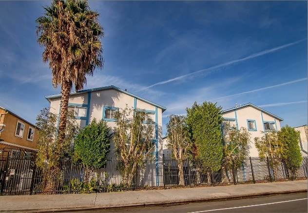 Building Photo - 2315 W 54th St