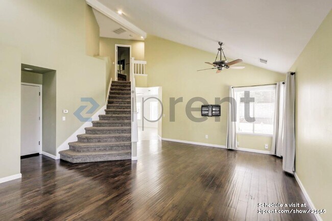 Foto del edificio - 9404 Lazy Creek Dr