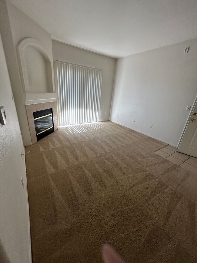 Foto del edificio - 2nd floor Condo in Gate Community Near Sky...