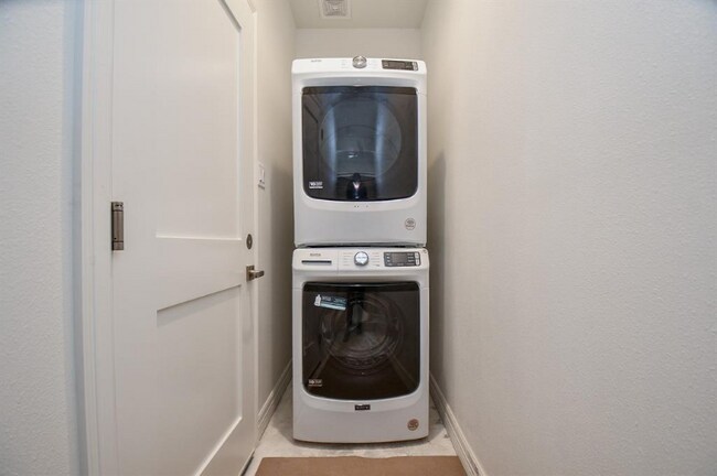 Foto del edificio - 5262 Ella Blvd