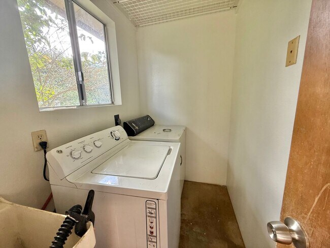 Foto del edificio - Newly Renovated 3 Bedroom / 2 Bathroom House on a 19,000 sq ft lot in Pukalani!