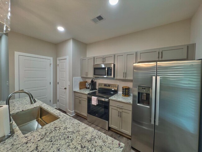 Building Photo - 3925 Overbrook Dr