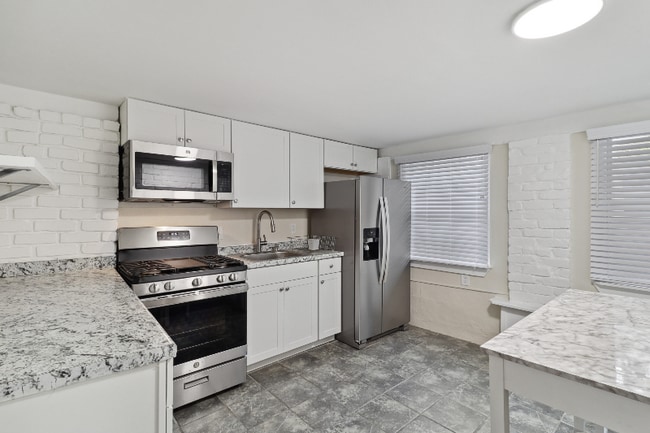Building Photo - 1432 Melpomene St