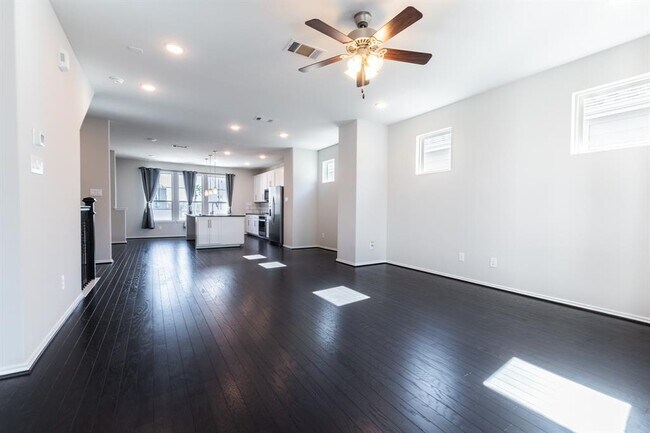Foto del edificio - 3108 Roseland Terrace Ln