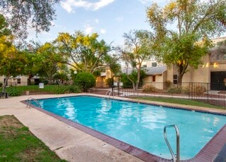 Foto del edificio - 3750 N Country Club Rd