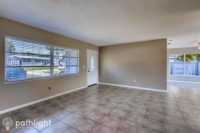 Foto del edificio - 1369 Windsor Drive