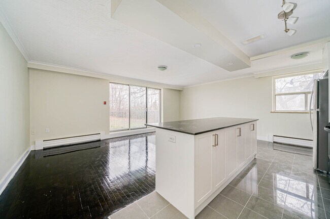 Building Photo - Beautifully Renovated 3 Bedroom Waterfront Building