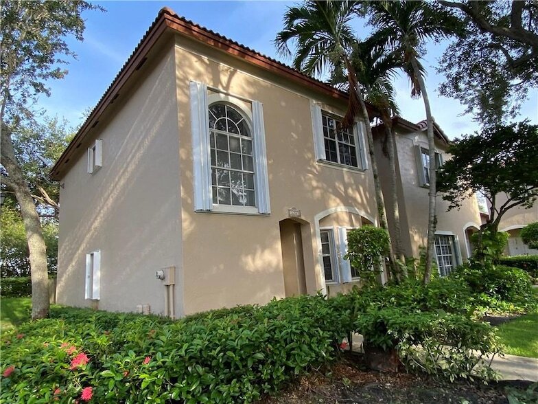 Foto principal - 16045 Emerald Cove Rd
