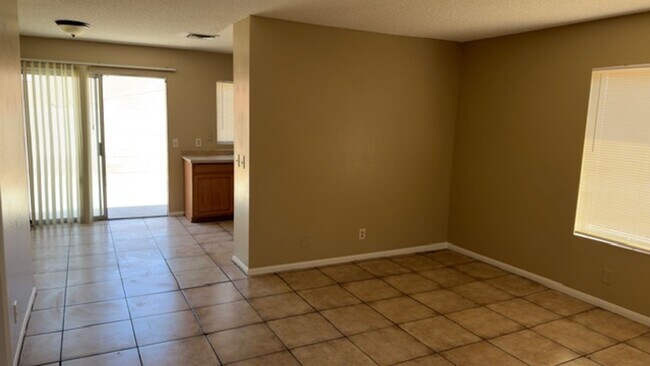 Foto del edificio - 4800 Woodlake Ave