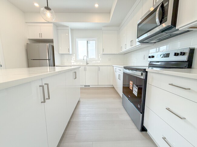 Photo du bâtiment - 275 Sage Hill Cir NW