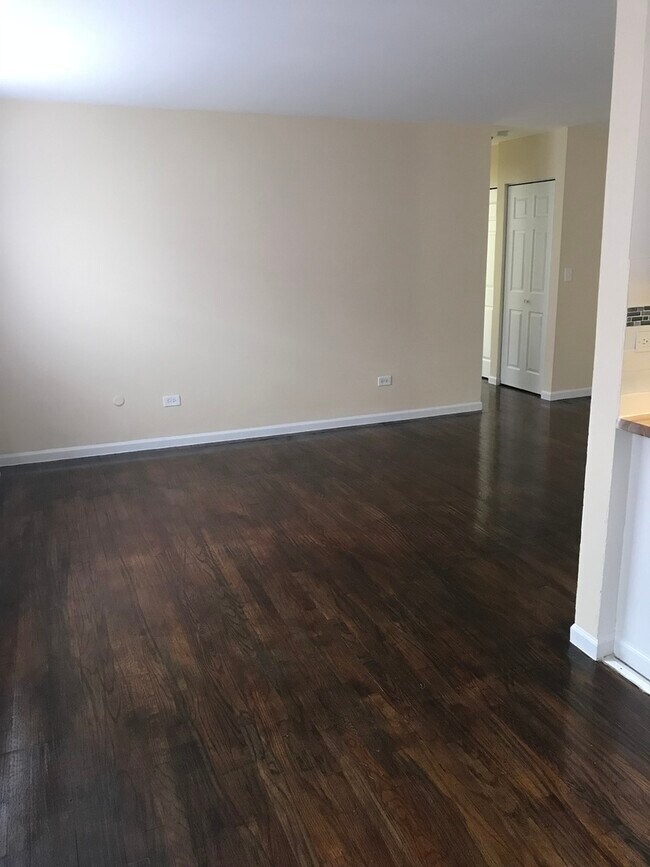 Foto del edificio - 6030 N Kenmore Ave