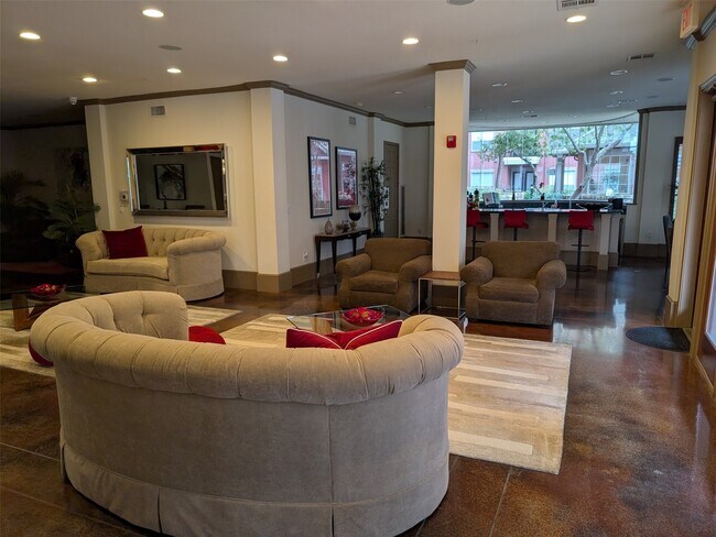 Foto del edificio - 2400 McCue Rd