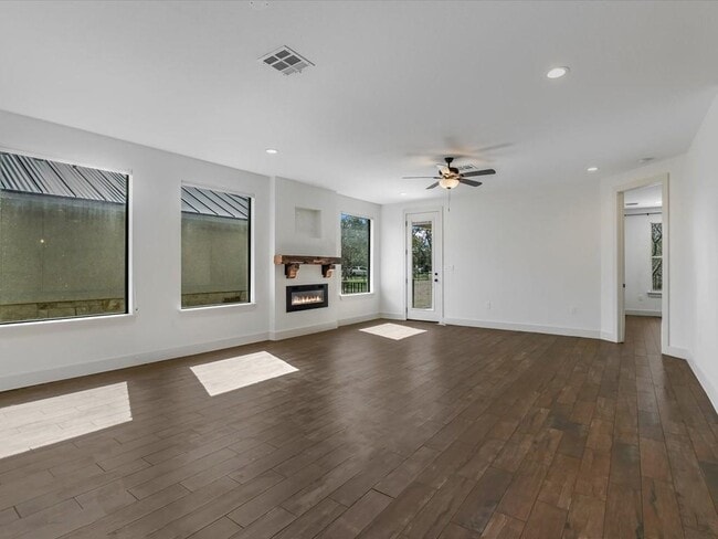 Building Photo - 319 Parallel Cir