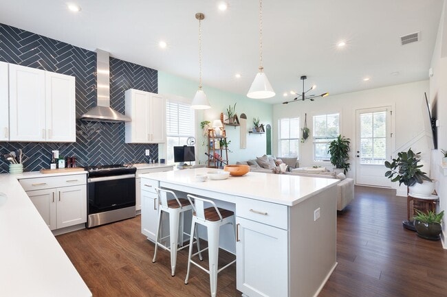 Foto del edificio - Stylish Townhome Minutes From Grant Park a...