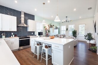 Building Photo - 1210 Zebrawood Ct SE