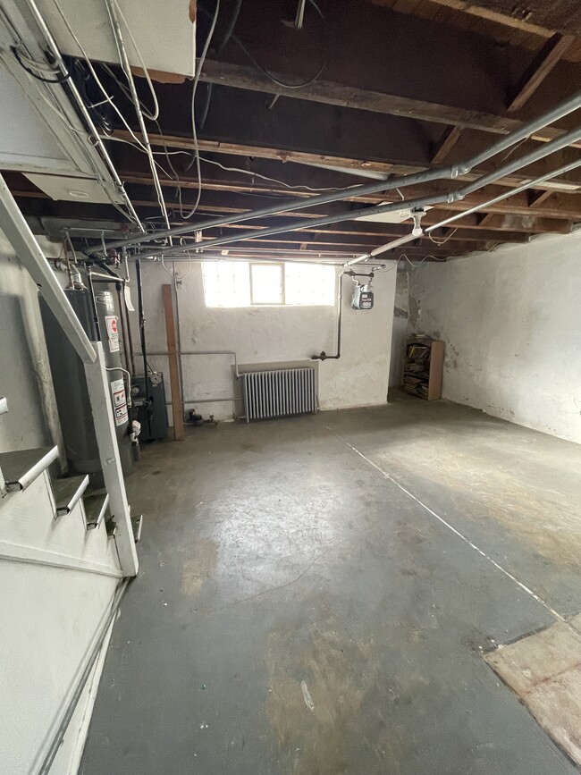 Building Photo - 3317 Sheffield Ave