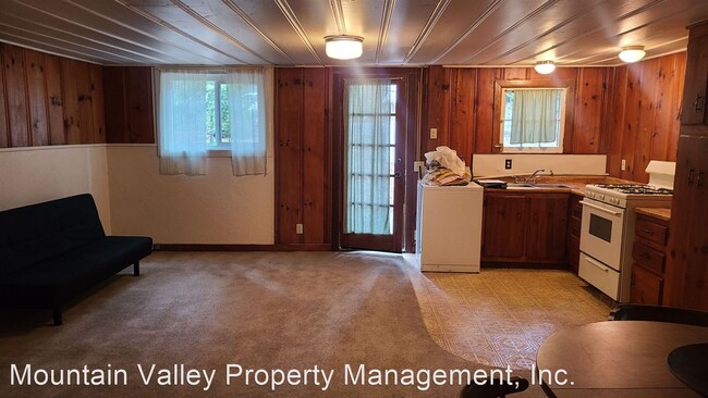 Building Photo - Studio, 1 bath House - 10984 1/2 Ridge Road