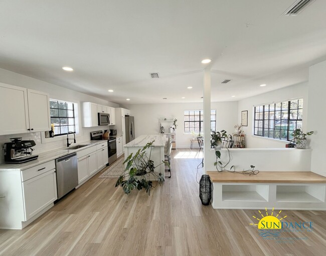 Building Photo - Discover Your Dream Home in the Heart of N...