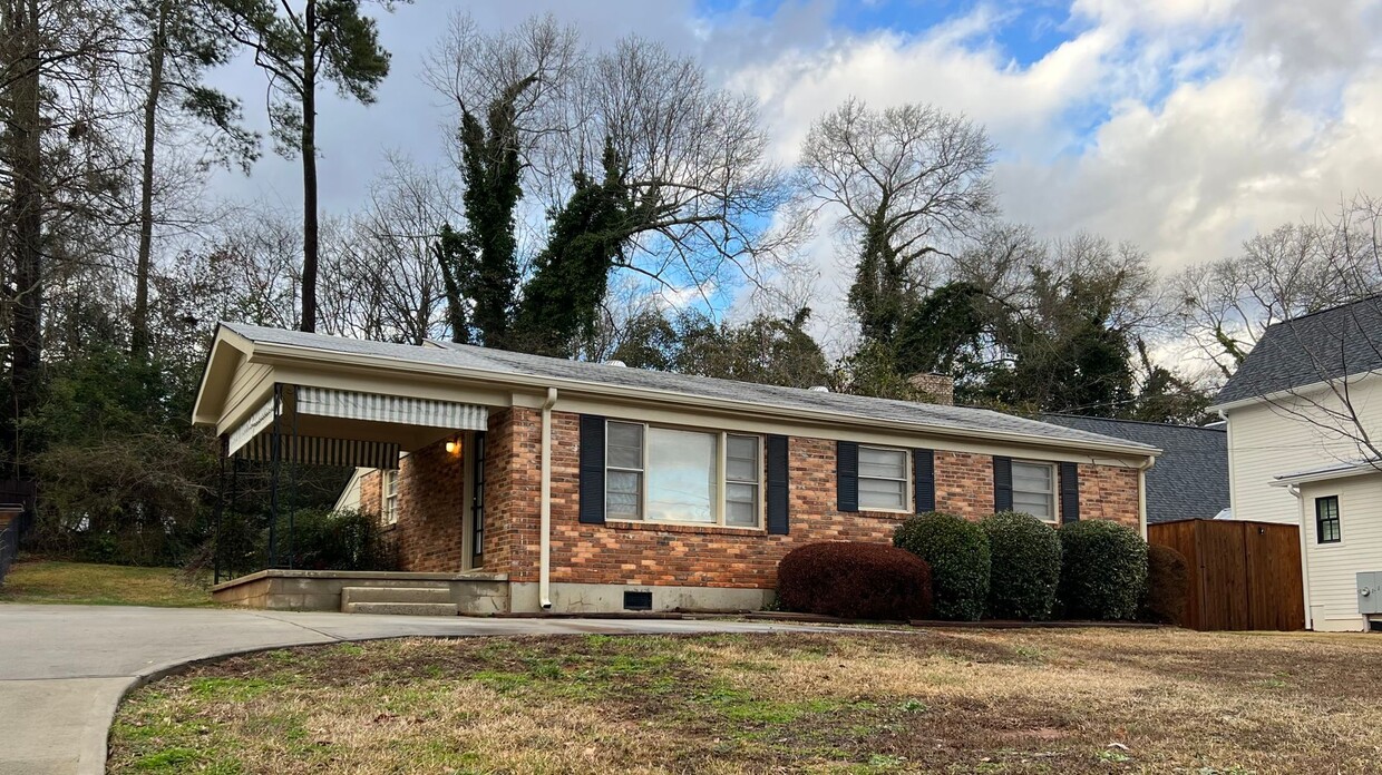 Primary Photo - Charming home in desirable area available ...