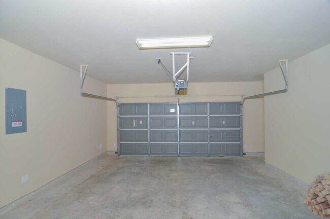 Foto del edificio - 15706 Whispering Green Dr
