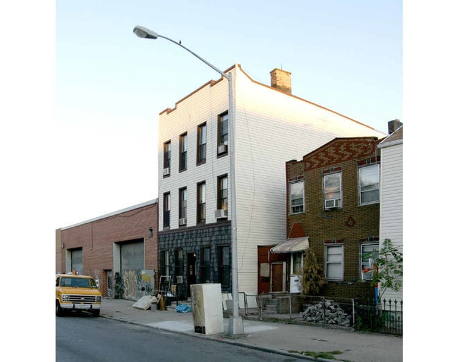 Building Photo - 190-192 Meserole St