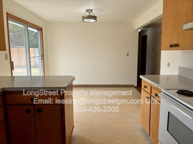 Building Photo - 310 NE Cambridge Cir