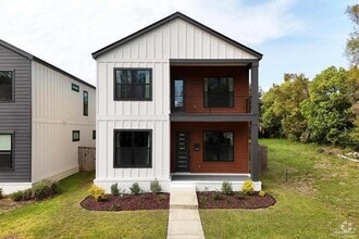 Building Photo - 524 W De Soto St