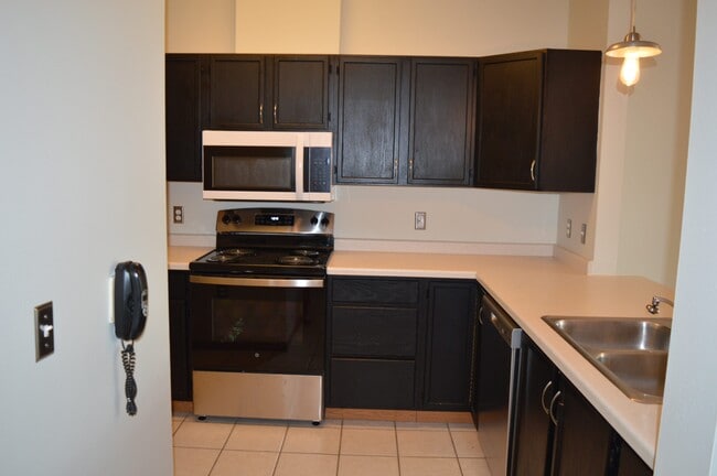 Building Photo - 301 Harbour Town Dr