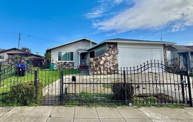 3+ Bed 2 Bath House in Richmond -- AVAILABLE NOW !! - 3+ Bed 2 Bath House in Richmond -- AVAILABLE NOW !!