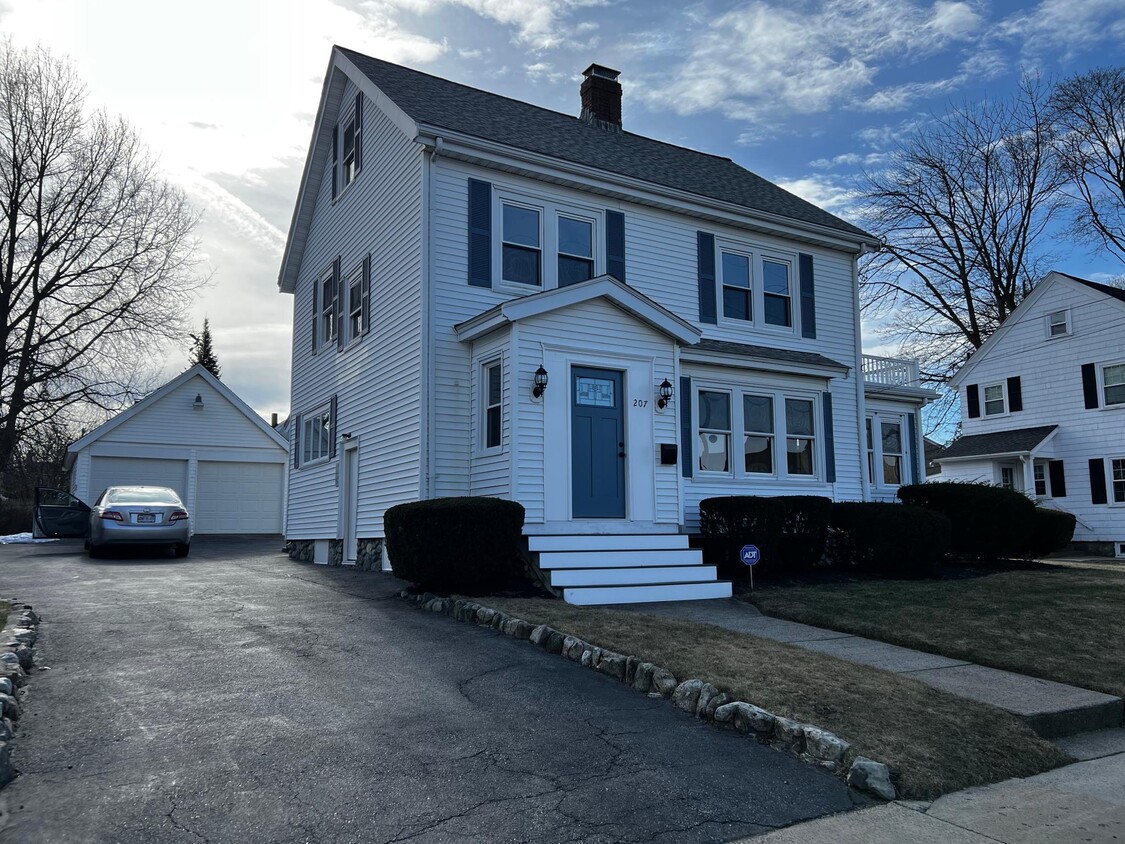 Primary Photo - 207 1st St