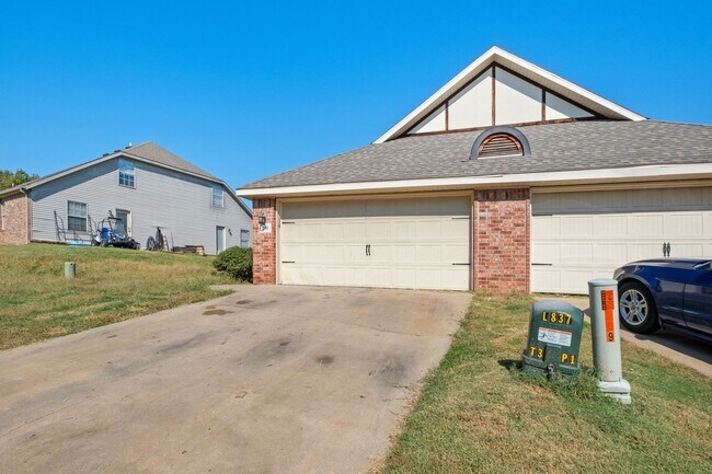 Foto del edificio - 207 S Woodsprings Dr
