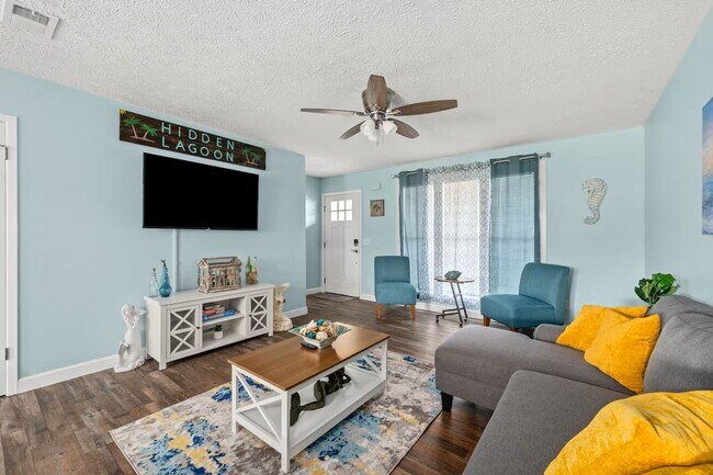 Foto del edificio - Fully Furnished Coastal Living in the Heart of Panama City Beach!