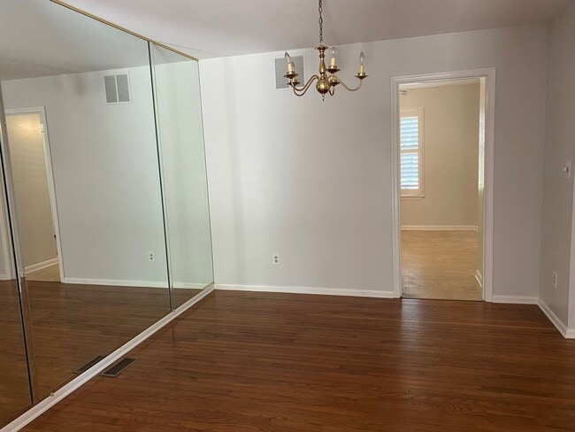 Building Photo - Charming 3Bed/2.5Bath in Mays Chapel Neigh...