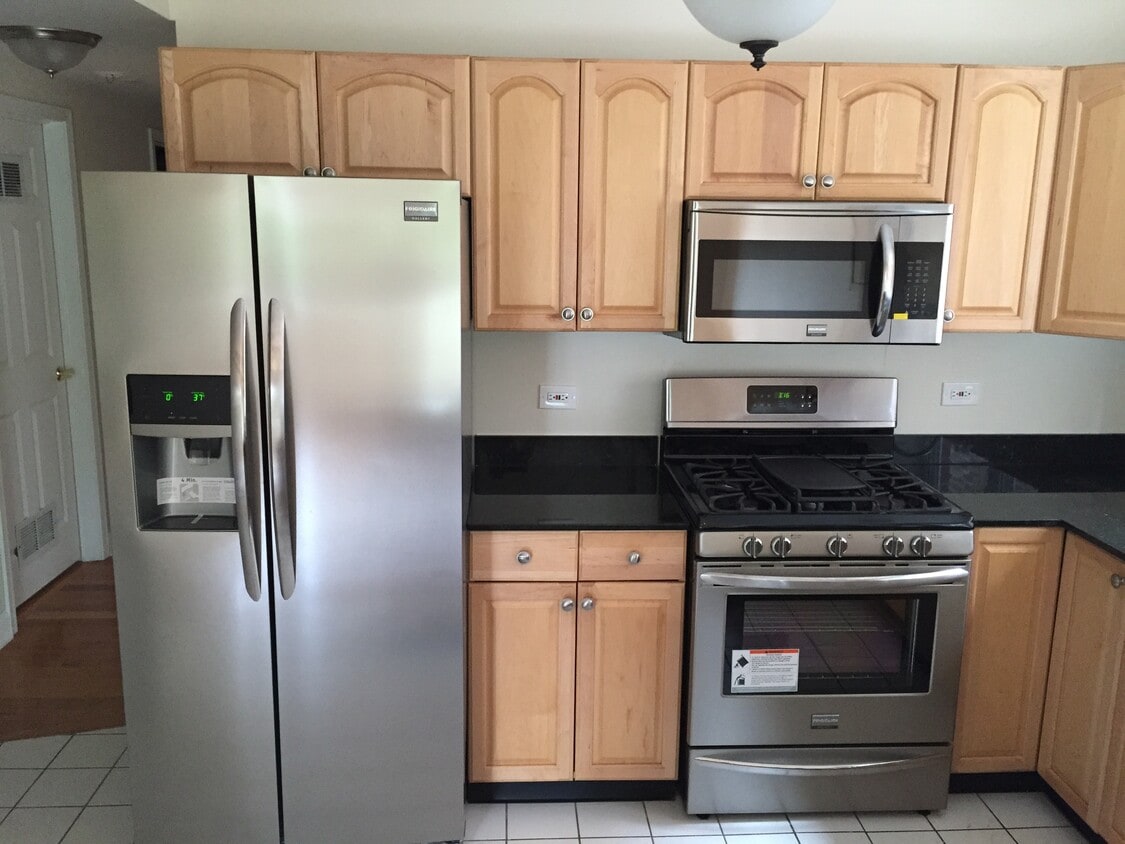 Primary Photo - 2217 W Farwell Ave