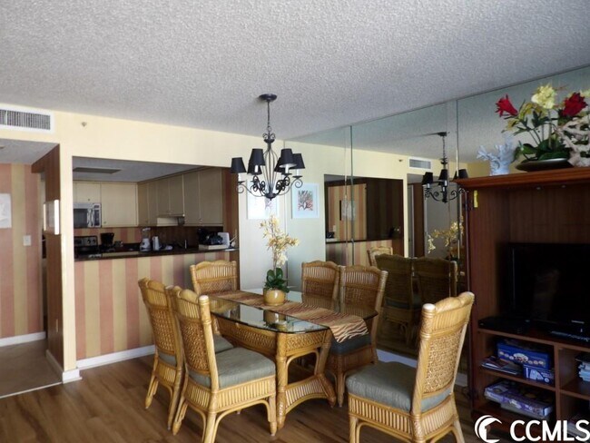 Foto del edificio - 9840 Queensway Blvd