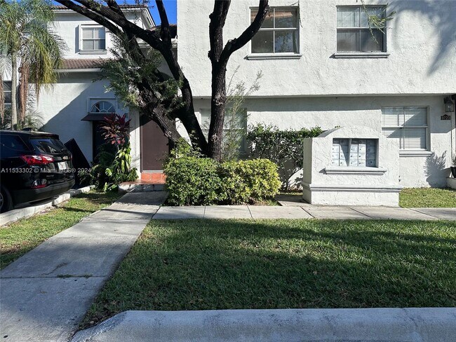 Foto del edificio - 9725 NW 49th Terrace