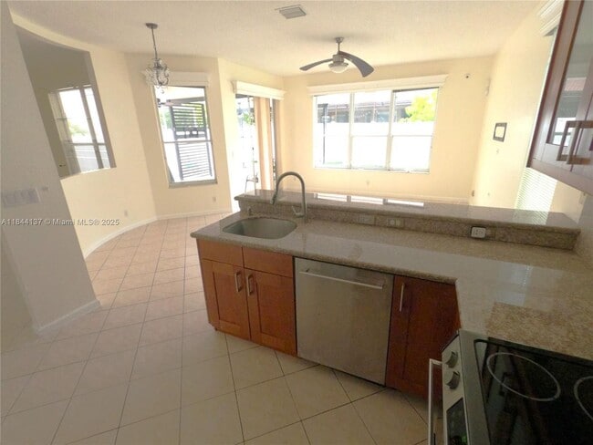 Foto del edificio - 1943 SW 149th Ave
