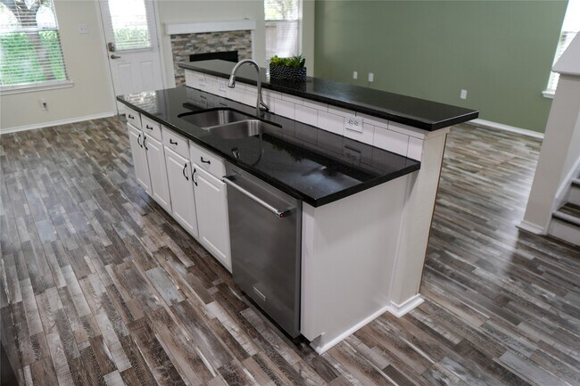 Foto del edificio - 38 Wineberry Pl