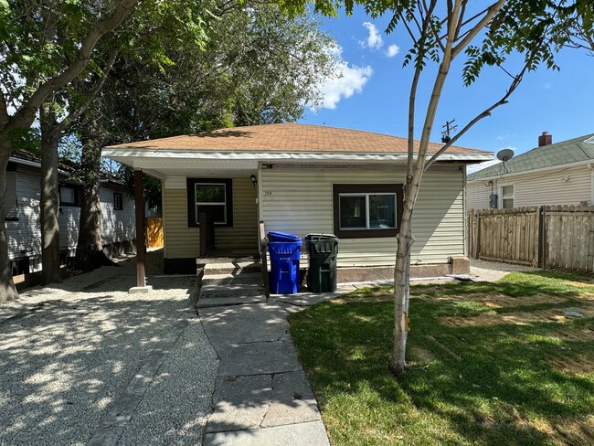 Building Photo - Fully Remodeled home in great location!