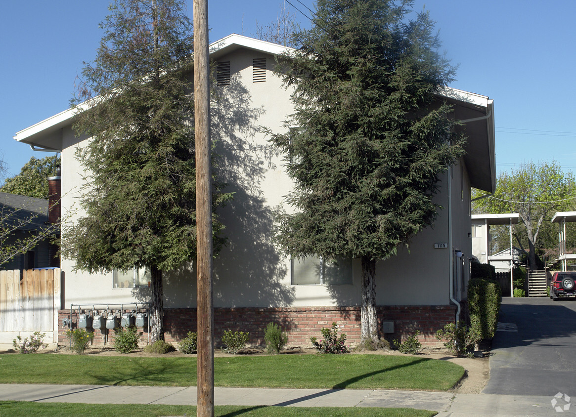 Building Photo - Yosemite Townhomes